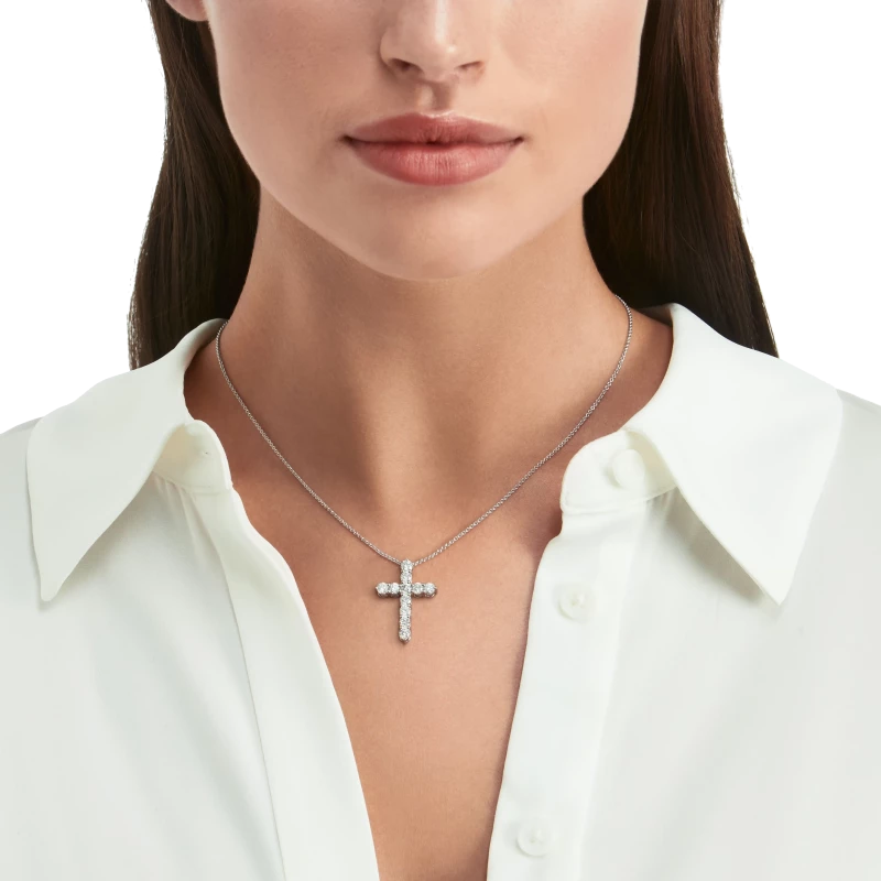 GRAFF ROUND DIAMOND CROSS SMALL PENDANT RGP007 1