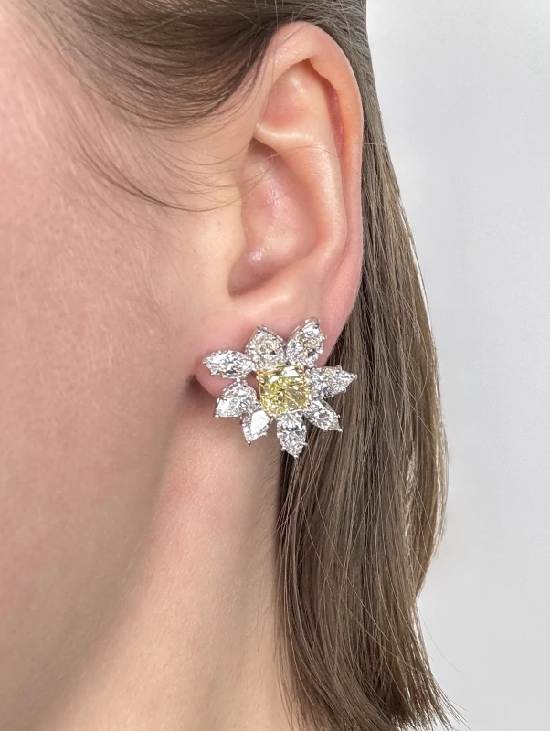 Graff DIAMONDS 2.01-1.70 CT FANCY YELLOW EARRINGS RGE2.01-1.70 CT FY/VS 2