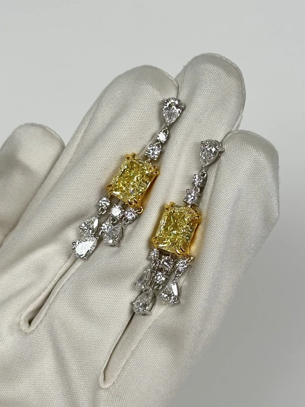 Earrings without a brand RADIANT DIAMOND 5.51 - 5.52 CT FANCY YELLOW, EVEN/VVS EARRINGS (GIA) NN5.51-5.52CT 3