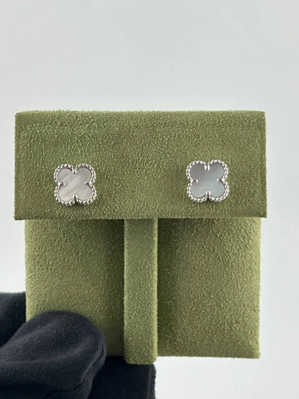 Van Cleef & Arpels SWEET ALHAMBRA EASRTUDS VCARG12000 3