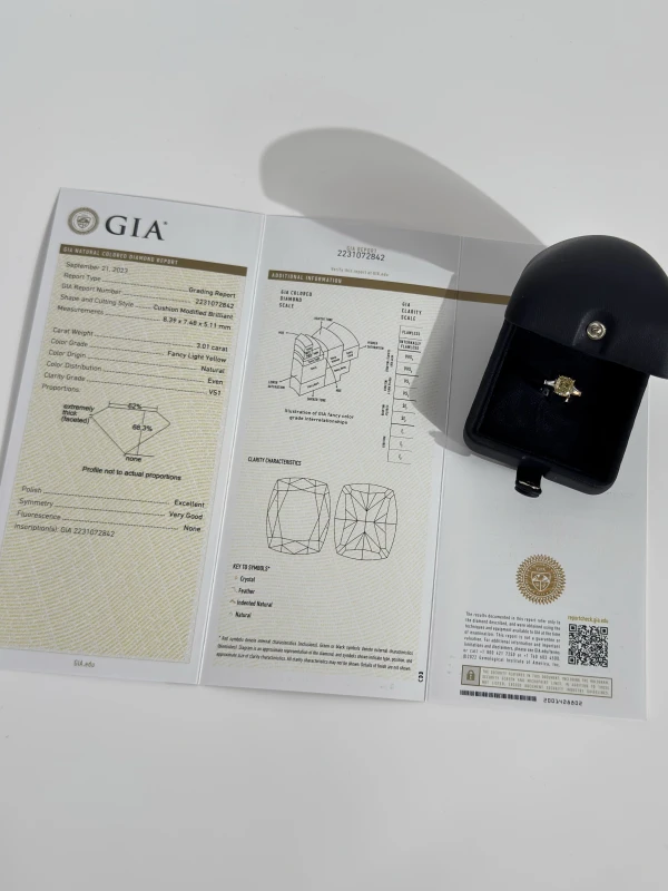 DeRosa CUSHION DIAMOND 3.01 CT FANCY LIGHT YELLOW/VS1 RING (GIA) R438301 4