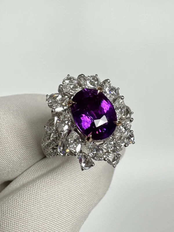 No name OVAL LAVENDER SAPPHIRE 4.01 CT RING (GUILD) 4.01 ct Lavender 3