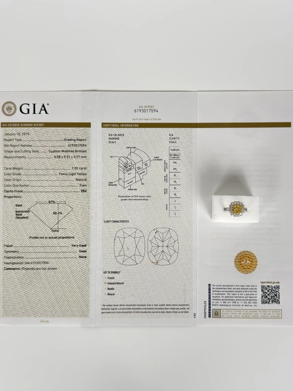 Earrings without a brand CUSHION DIAMOND 1.05 CT FANCY LIGHT YELLOW/VS2 RING (GIA) NN1.050CT FLY/VS 4