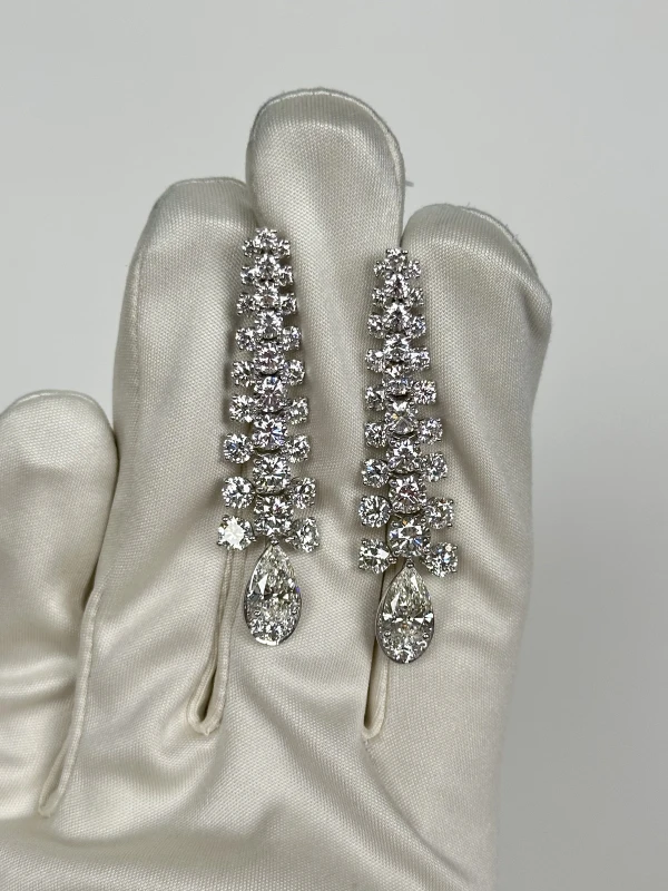 Graff WHITE PEAR SHAPE AND ROUND DIAMOND EARRING RGE1944 2