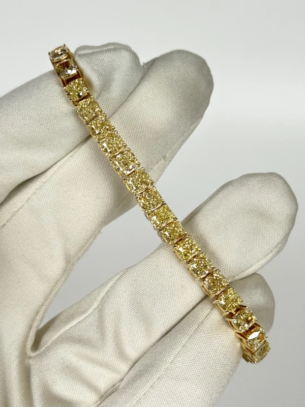 No name CUSHION DIAMOND 20.40 CT  LIGHT YELLOW/VS BRACELET NN20.40ct 2