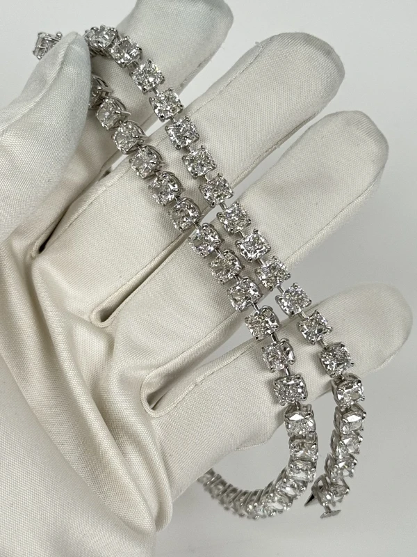 СЕРЬГИ NO NAME CUSHION DIAMOND 61.58 CT D/VVS-VS NECKLACE (GIA) NN61.58 5