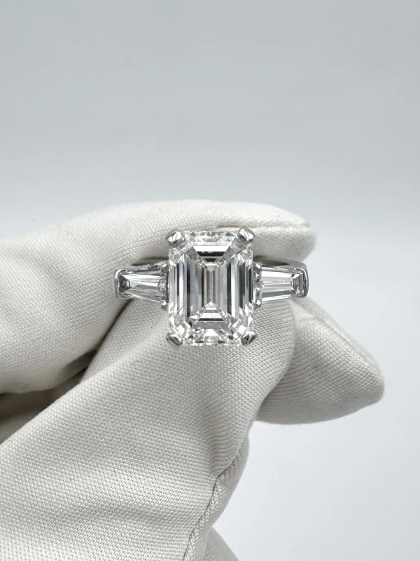 Earrings without a brand EMERALD DIAMOND 3.01 CT H/VVS2 RING (GIA) NN3.01CTH/VVS 2