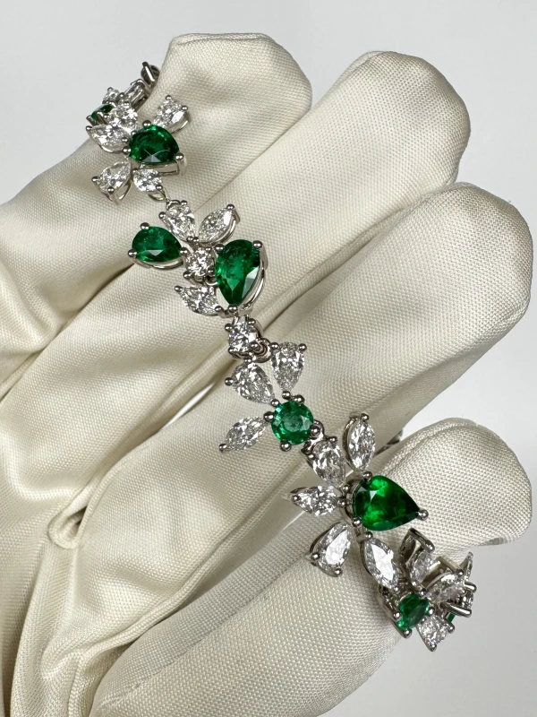 DeRosa PEAR EMERALDS 4.77 CT VIVID GREEN BRACELET (ZAMBIA) B154560 2