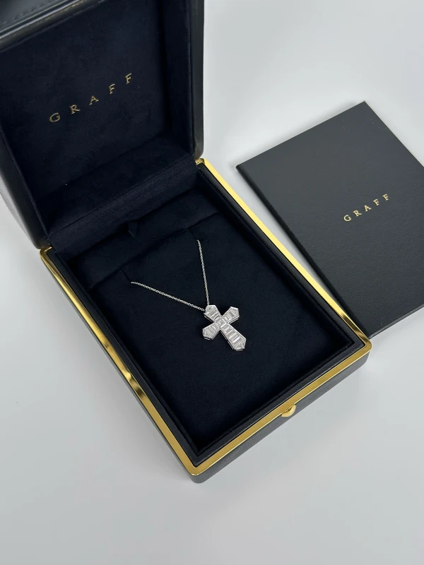 GRAFF BAGUETTE CUT DIAMOND CROSS PENDANT RGP002 6