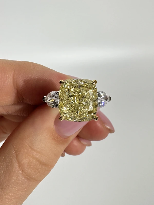 No name CUSHION DIAMOND 6.53 CT FANCY YELLOW/VVS2 RING (SIZE 50) GIA nn6.53ct 2