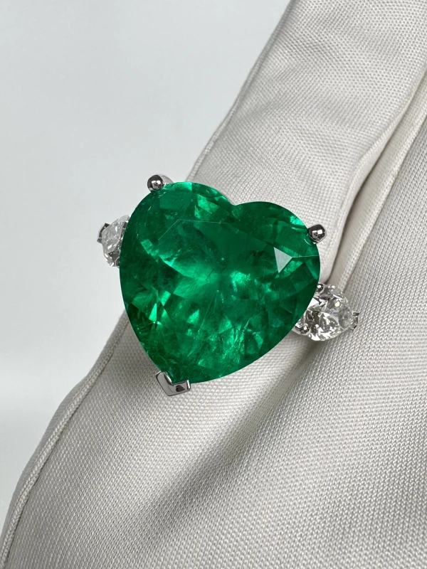 Earrings without a brand COLOMBIA EMERALD 18.13 CT VIVID GREEN RING (PLATINUM GRS, GUBELIN) EM 18.13CT 5