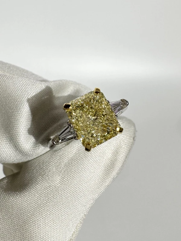 No name RADIANT DIAMOND 4.04 CT FANCY LIGHT YELLOW/VS2 RING (GIA) NN4.04FLY 3