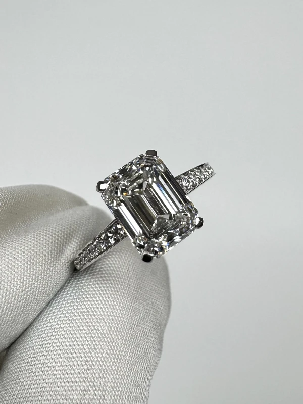 GRAFF EMERALD CUT DIAMOND 3.03 CT F/VVS2 RING (GIA) GR3.03F 4