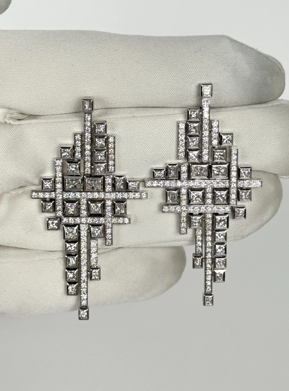 GRAFF White Emerald Cut And Round Diamond 6.74 ct Earrings RGE2138 3