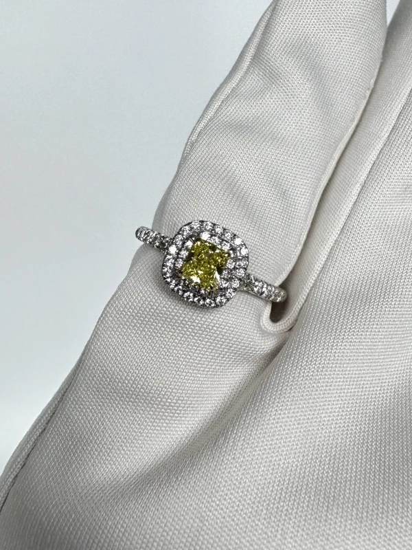 Tiffany & Co CUSHION DIAMOND 0.40 CT FANCY YELLOW/VS1 RING (SIZE 52) 0.40 CT FY/VS1 4