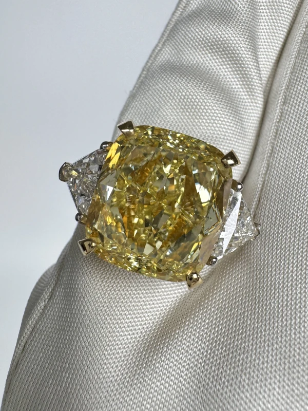 Earrings without a brand CUSHION DIAMOND 14.03 CT FANCY YELLOW/VS1 RING (GIA) NN 14.03ct FY/VS1 5