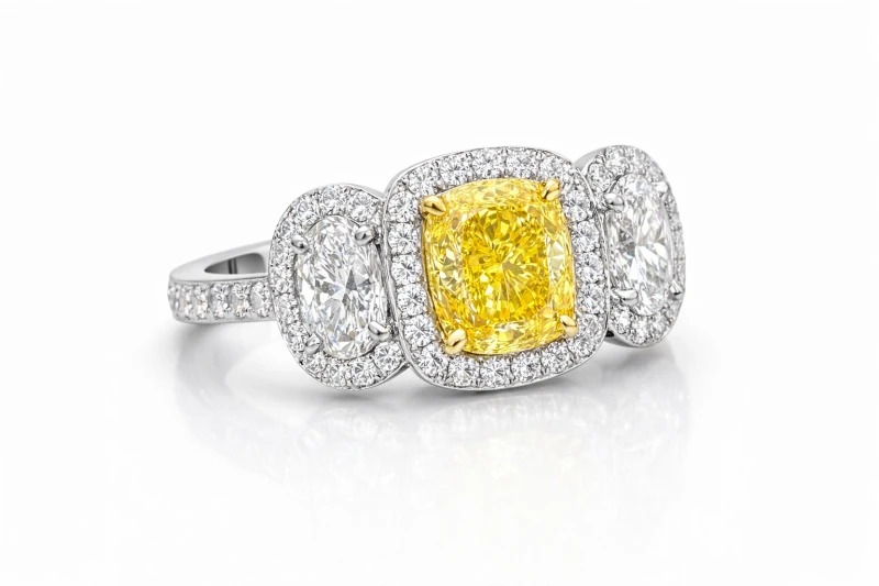 DIAMOND 0.76 CT FANCY YELLOW/VVS2 RING (GIA)