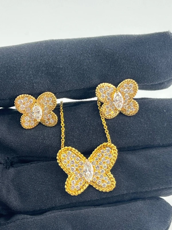 GRAFF Butterfly marquise Earrings and Pendant Set 1.89 CT 2