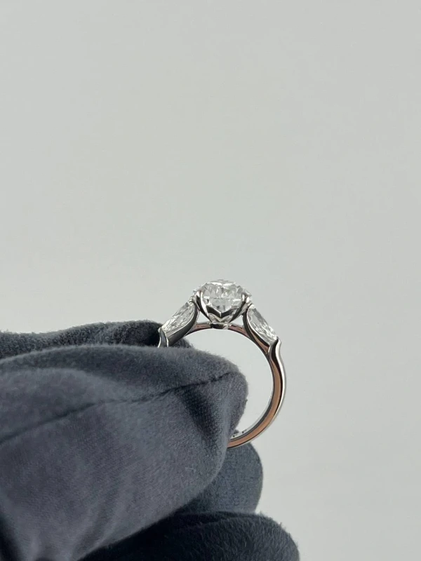 Graff КОЛЬЦО С БРИЛЛИАНТОМ 3.01 CT E/VS1 RGR 3.01CT 8
