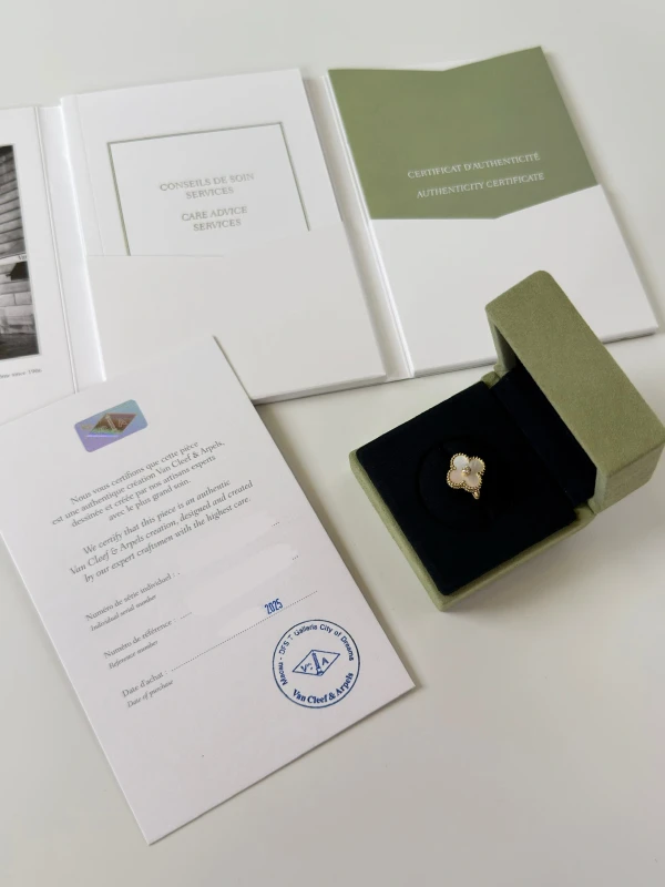 Van Cleef & Arpels. VINTAGE ALHAMBRA, DIAMOND, MOTHER OF PEARL RING (SIZE 53) VCARA41153 7