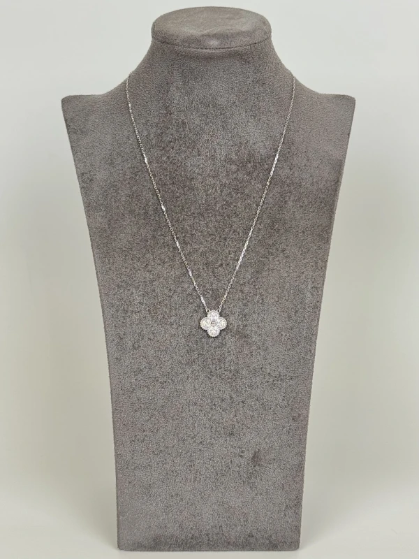 Van Cleef & Arpels. VINTAGE ALHAMBRA  PENDANT VCARA46100 2