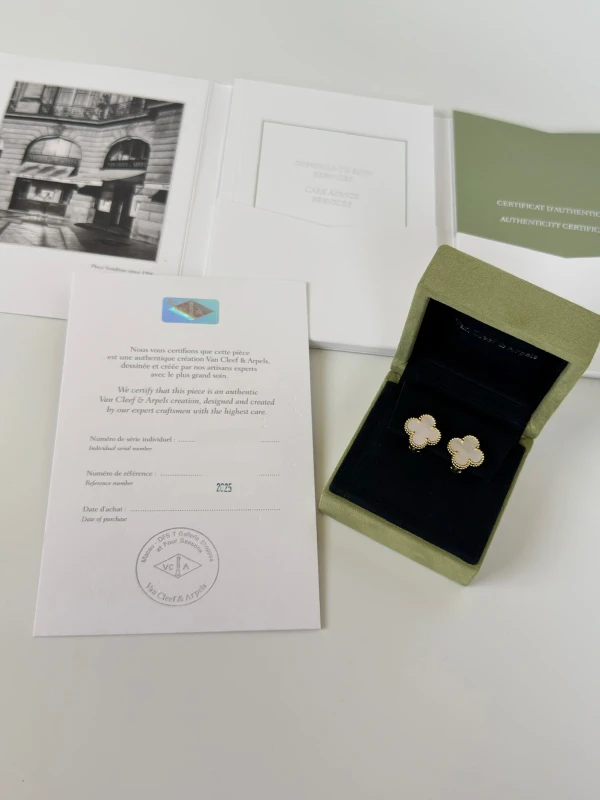Van Cleef & Arpels. VINTAGE ALHAMBRA EARRINGS VCARA44100 3