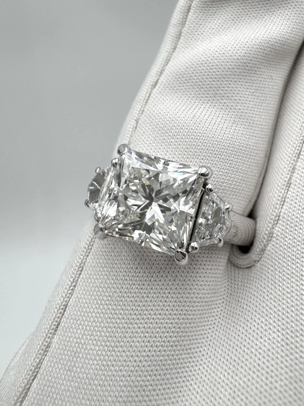 No name PRINCESS DIAMOND 4.01 CT I/VS1 RING (SIZE 54) NN4.01CT I/VS1 4