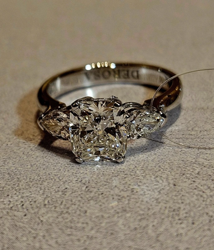 DeRosa CUSHION DIAMOND RING 2.55 CT (GIA) R555676 5