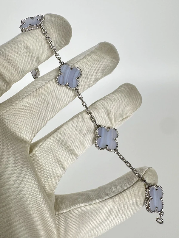 Van Cleef & Arpels VINTAGE ALHAMBRA BRACELET, 5 MOTIFS. CHALCEDONY VCARD34700 4