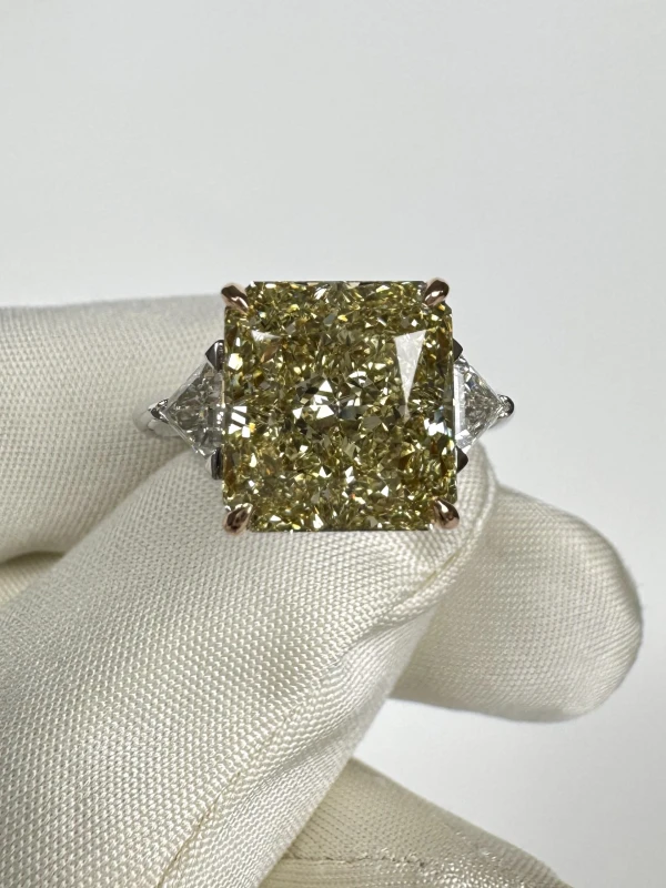 Earrings without a brand RADIANT DIAMOND 6.06 CT FANCY BROWNISH GREENISH YELLOW RING (GIA) NN6.06CT 2