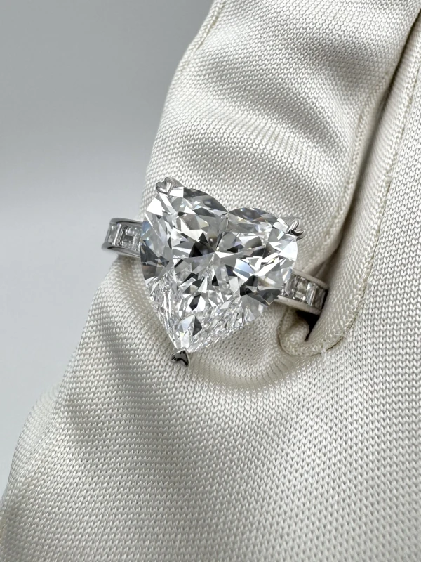 No name HEART DIAMOND 5.02 CT D/INTERNALLY FLAWLESS RING ( TYPE IIa) (GIA) NN5.02CT D/IF 6