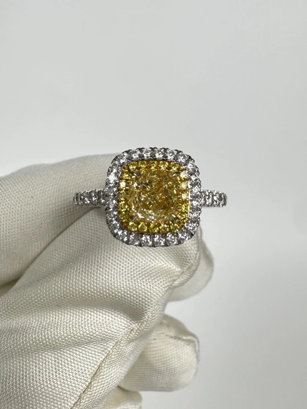 Earrings without a brand CUSHION DIAMOND 1.00 CT FANCY LIGHT YELLOW/VS2 RING (GIA) NN1.00CT FLY/VS2 2