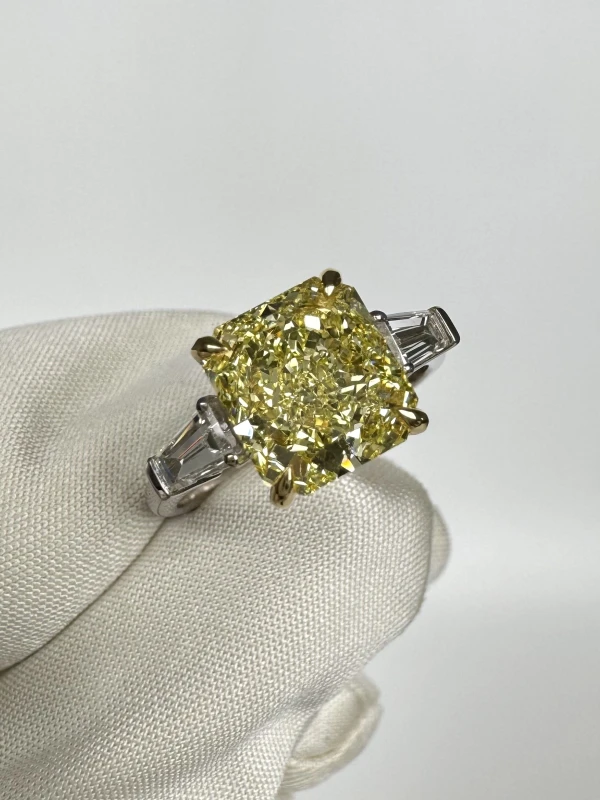 No name DIAMONDS 3.11 CT FANCY YELLOW RING (GIA) NN 3.11CT 3