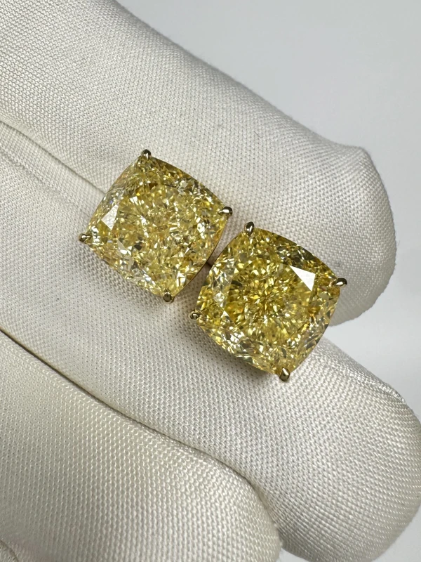 No name CUSHION DIAMOND 7.05 - 7.05 CT FANCY YELLOW/VVS2 EARRINGS (GIA) NN7.05-7.05 5