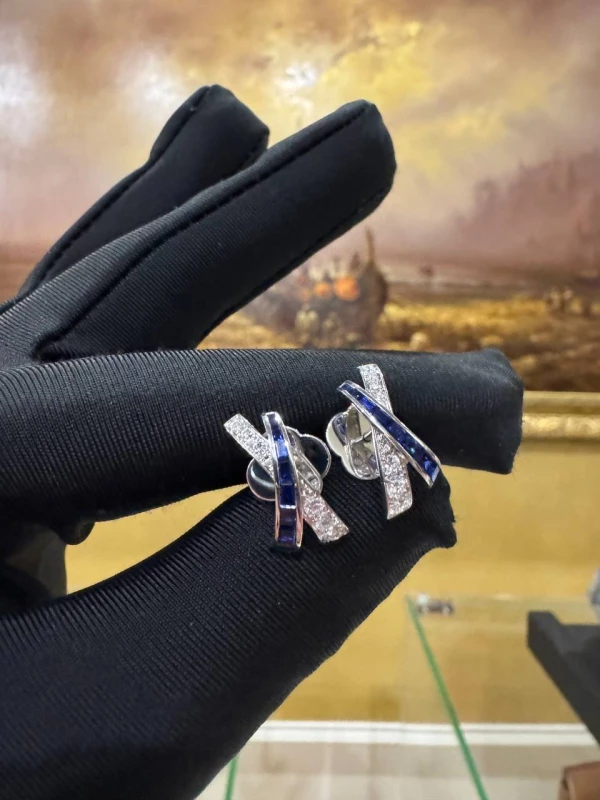 GRAFF KISS SAPPHIRE & DIAMONDS EARRINGS RGE 1464 4