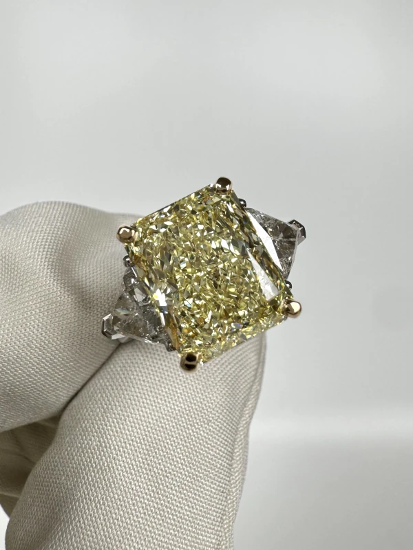 No name С БРИЛЛИАНТОМ 11.28 CT W to X RANGE/SI1 NN6.02Y-Z 4