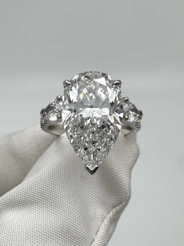 Earrings without a brand PEAR DIAMOND 5.04 CT E/FLAWLESS RING (GIA) EXEX 419-5.04 2