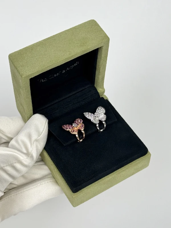 Van Cleef & Arpels. Two Butterfly earrings VCARO3M600 6