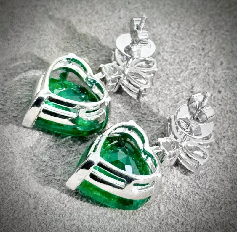 No name Emerald 9.28 ct- 7.99 ct and diamond 2.08 ct earrings Earring emerald 150424 4