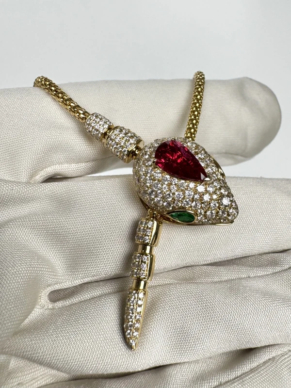 No name PEAR RUBY 1.78 CT "PIGEON'S BLOOD" MOZAMBIQUE, PEAR EMERALDS &  ROUND DIAMONDS NECKLACE (GUILD) nn1.78RUBY 5