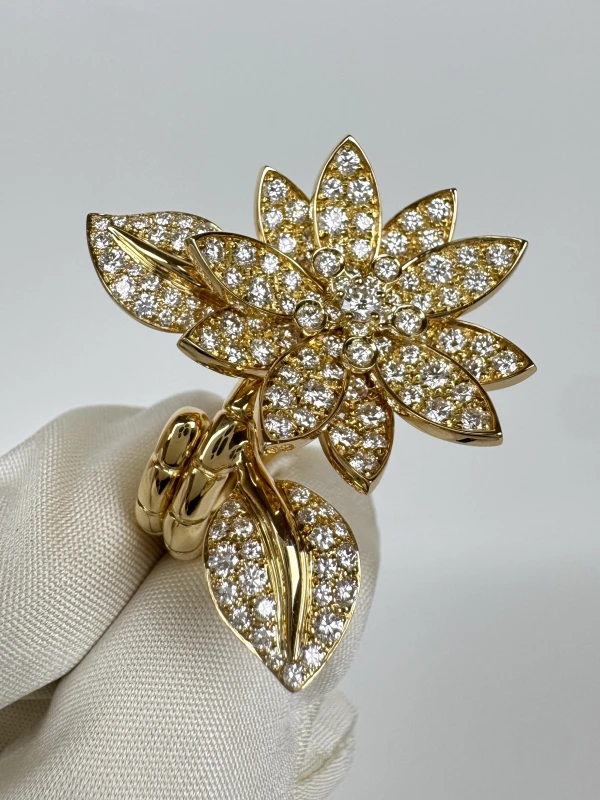 Van Cleef & Arpels LOTUS RING (SIZE 50) Van Cleef & Arpels240210 5