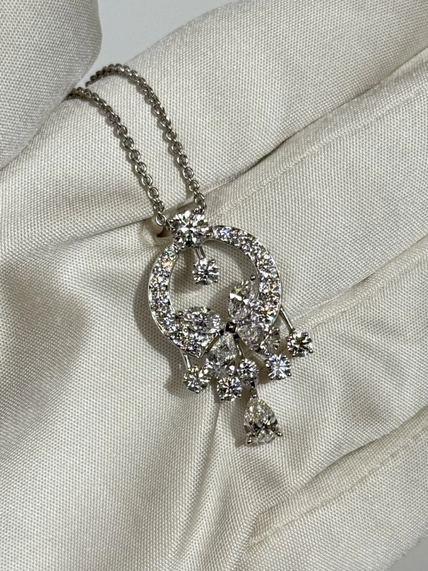 GRAFF DIAMOND CLASSIC BUTTERFLY PENDANT RGP3.31 5