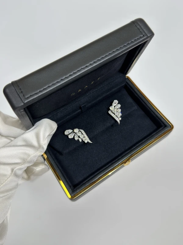 GRAFF PEAR & ROUND DIAMOND EARRING RGE2008 5