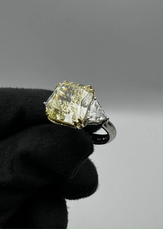 СЕРЬГИ NO NAME С БРИЛЛИАНТОМ 8,02 CT FANCY LIGHT YELLOW / I1 8,02  Fancy Light Yellow / I1 1