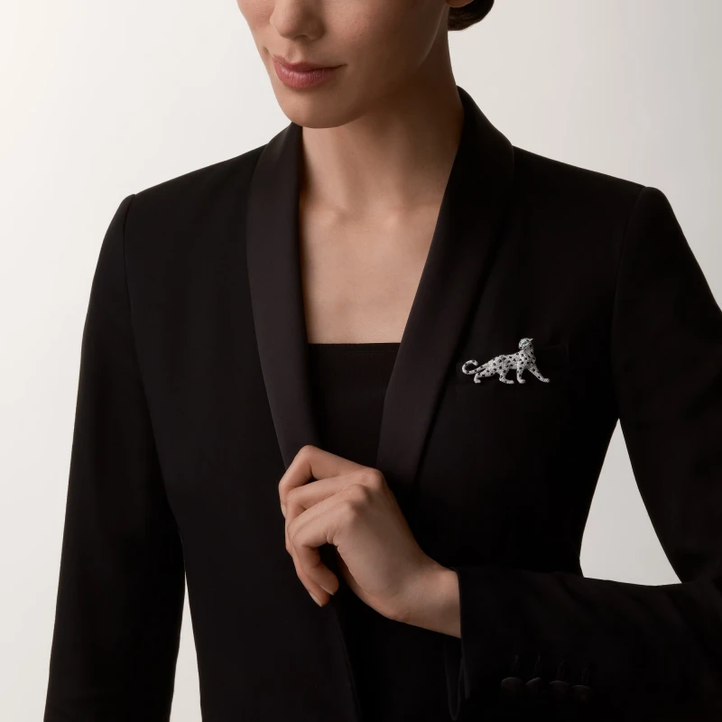 Cartier PANTHÈRE DE CARTIER BROOCH, EMERALD, PAVED H5000026 4