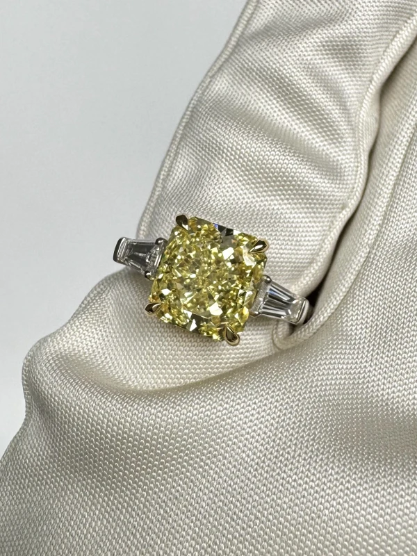 No name DIAMONDS 3.11 CT FANCY YELLOW RING (GIA) NN 3.11CT 4