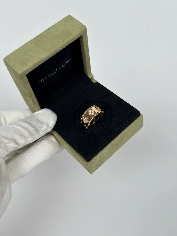 Van Cleef & Arpels PERLÉE CLOVERS RING, MEDIUM MODEL VCARO9LN00 6