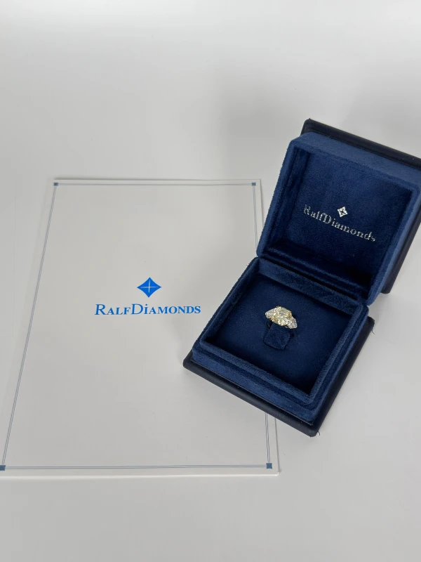 RalfDiamonds EMERALD DIAMOND 5.50 CT LY/VS1 RING (SIZE 52) 5.50 CT LY/VS 5