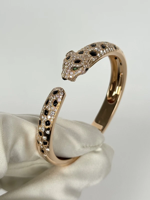 Cartier Panthère de Cartier bracelet, medium model, half-paved (SIZE 17) N6722217 5