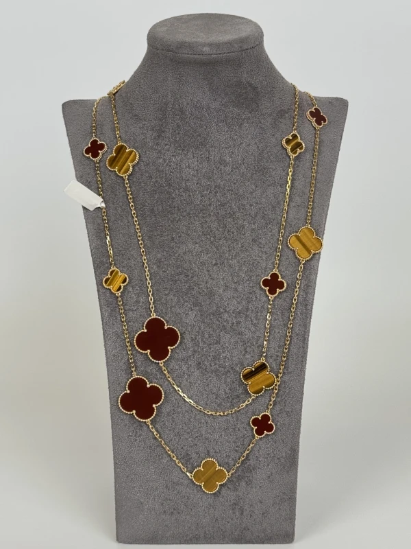 Van Cleef & Arpels. MAGIC ALHAMBRA LONG NECKLACE, 16 MOTIFS VCARN5JO00 2